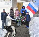 Всей деревней под знаменем России