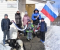Всей деревней под знаменем России